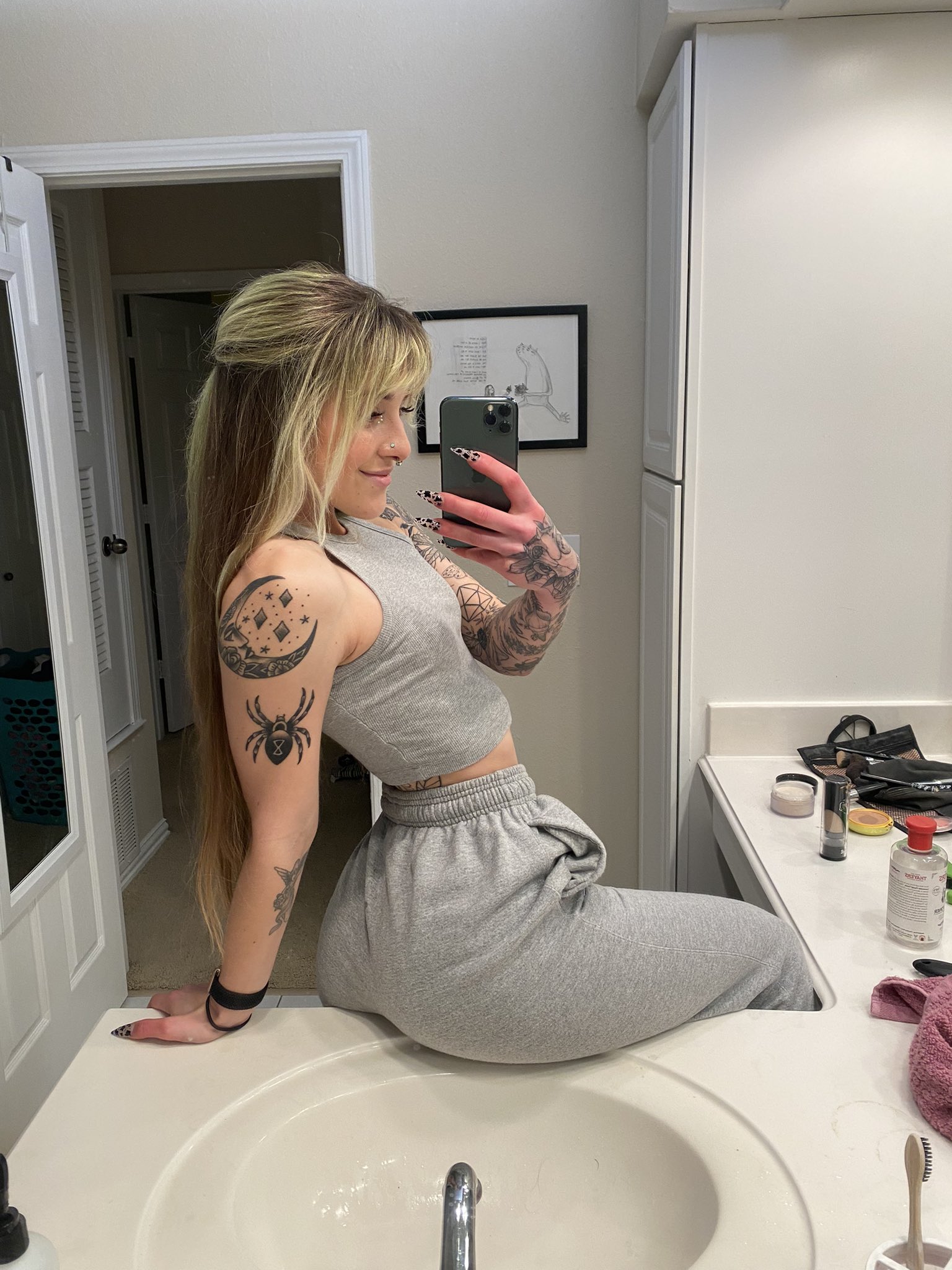 awlivv (very hot) on Twitter: "gorgeous gorgeous girls love grout fits