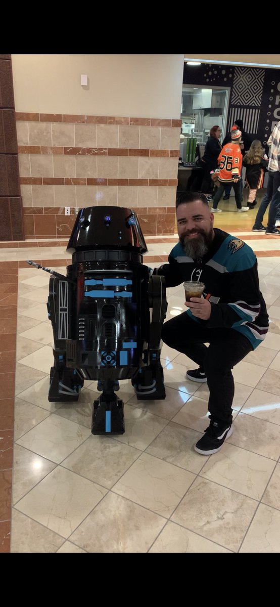 beardmagic18's tweet photo. May the force be with #anaheimducks  #letsgoducks #StarWarsNight https://t.co/vXKG8KefPD
