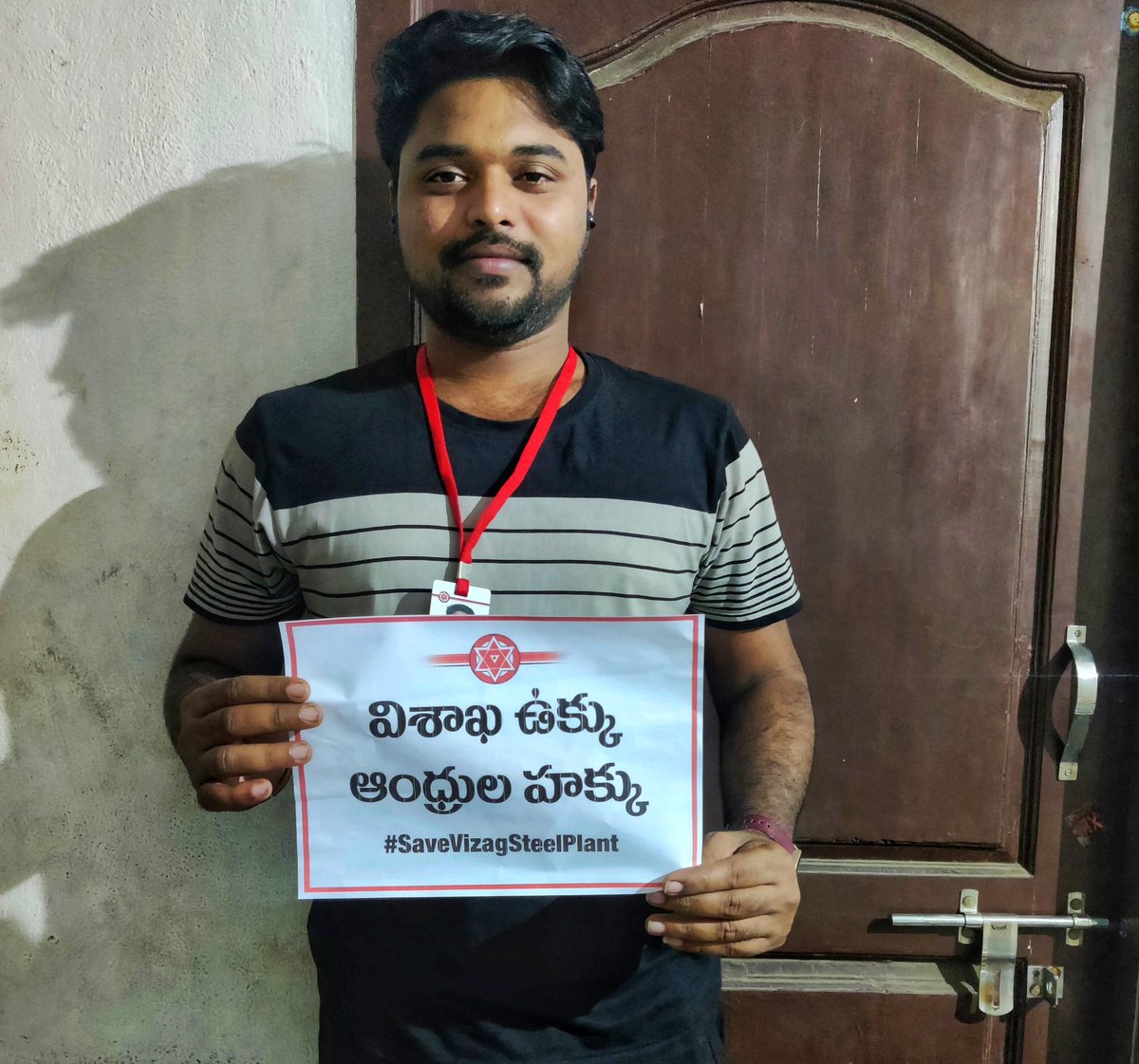 JSPrajasekharM's tweet photo. @PawanKalyan #Raise_Placards_ANDHRA_MP 
#SaveVizagSteelPlant 
Jai hind✊ https://t.co/vr39AOJmNO
