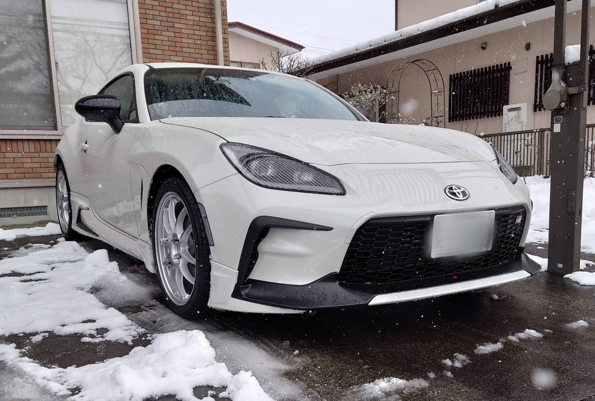 hikichi_'s tweet photo. 本日納車され無事帰宅しました！
久々のマニュアルに低いシート、おまけに雪道で緊張したけど大丈夫でした🐧 https://t.co/8HtKDJTnDR