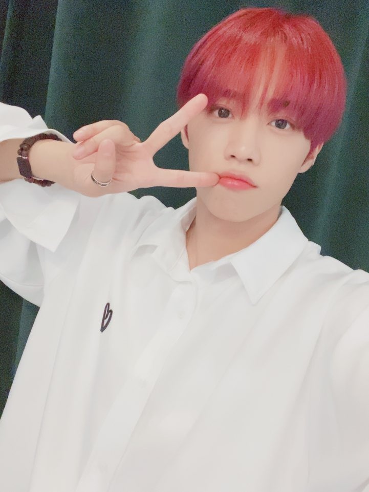sian_llll's tweet photo. 포카로 나왔으면 시세 한남더힐이었을 더보이즈 셀카 타래 https://t.co/tWVvRGBn3F