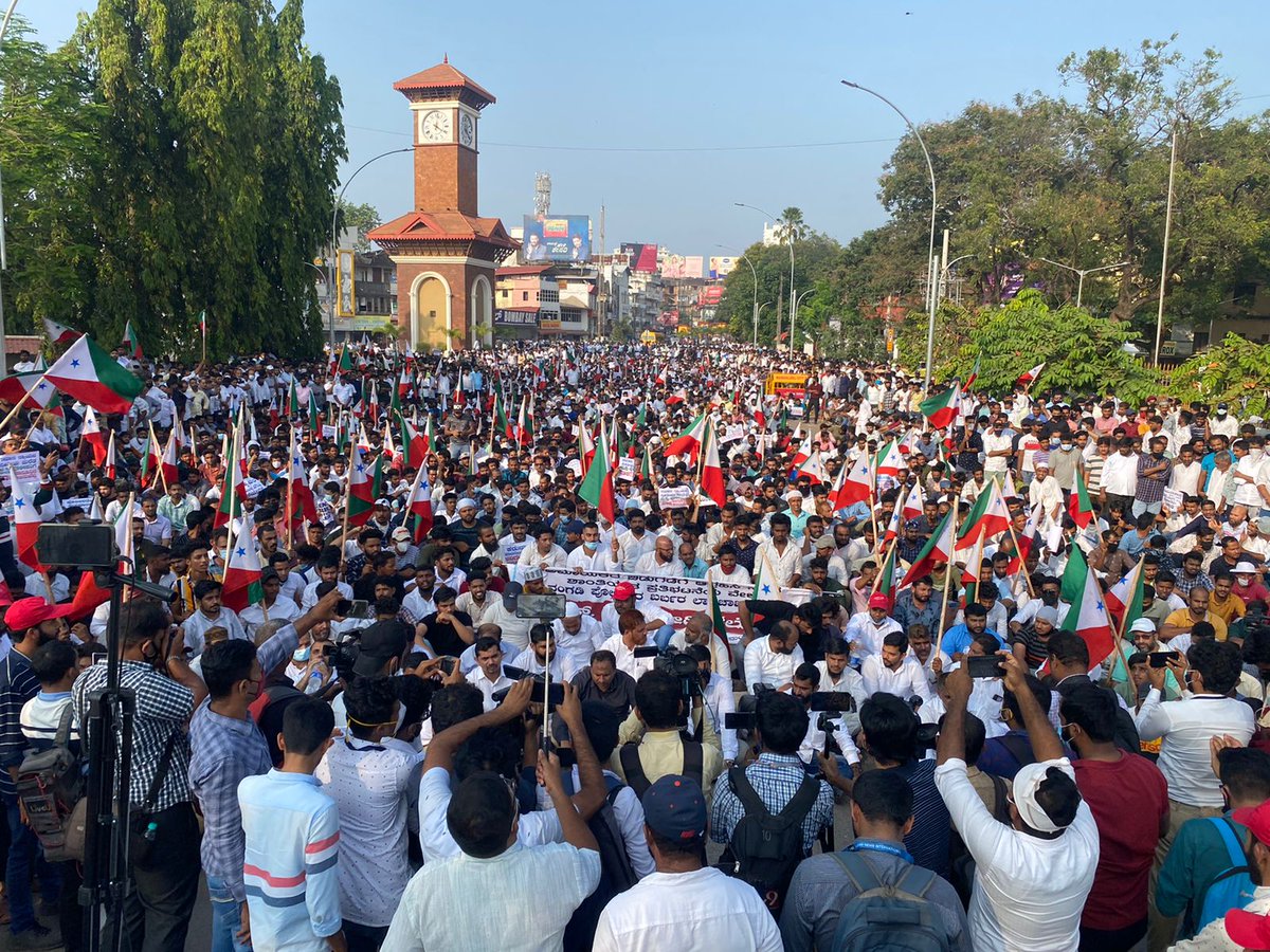 nasir_pfi's tweet photo. The message is clear, our strength shouldn't be tested with your Lathis or cases, our movement has seen many such failed attempts from both police and Sanghparivar. Once again the mass of 1000s has proven it yesterday in Mangalore. Democratic struggle cannot be curbed. https://t.co/6fRSpUAIz5