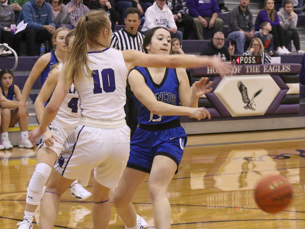 SCIStephanie's tweet image. GBB: @KarleyNaber of @CPS_GBB passes to a teammate against Milford. #broncoblue #lookforanopenteammate #bouncepass