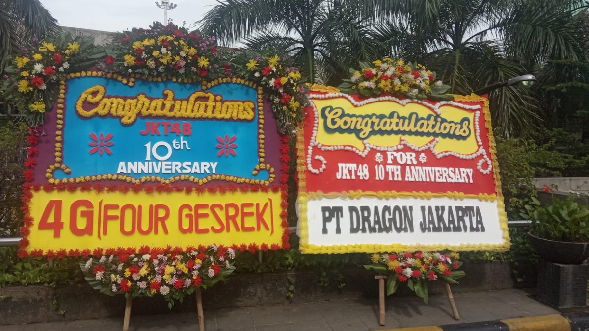 4Gesrek48's tweet photo. Paket nya sdh sampai, tapi orang2 nya belum sampai wkwk

#10thAnnivJKT48KickOff https://t.co/KgMONvErkE