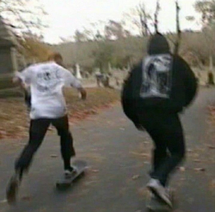 MLMBATZ's tweet photo. I want to go skating with a pretty boy :(( pls I’ll teach you how to skate https://t.co/8pZYjl2nnJ