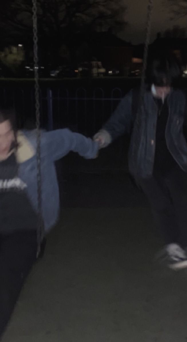 MLMBATZ's tweet photo. ME AND A PRETTY BOY AT THE PARK AT NIGHT WHEN?!?!??!!?!!)!!!?!!?????!! https://t.co/E3gdN8kUD9