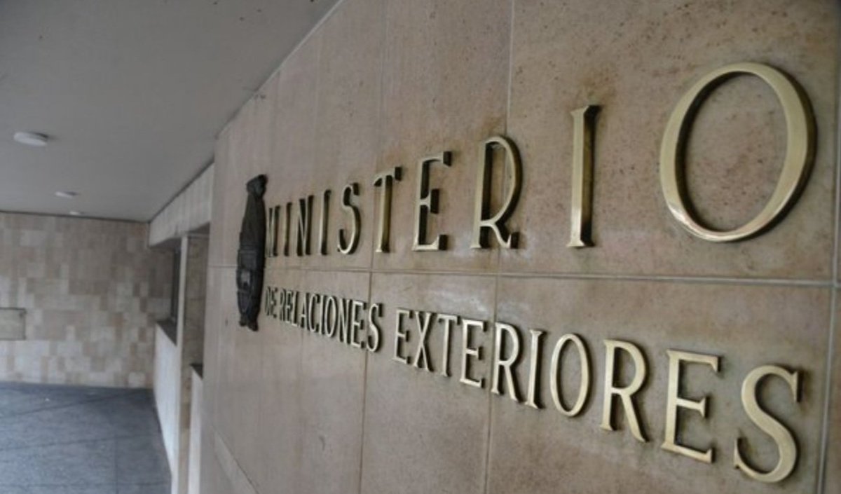 Desde el año pasado me han invitado para ser tutor de altas posiciones de diplomáticos que concursan para ascender en el Ministerio de Relaciones exteriores. En ambas oportunidades los candidatos han quedado en primer lugar en la lista, lo que es muy reconfortante 😁😁😁