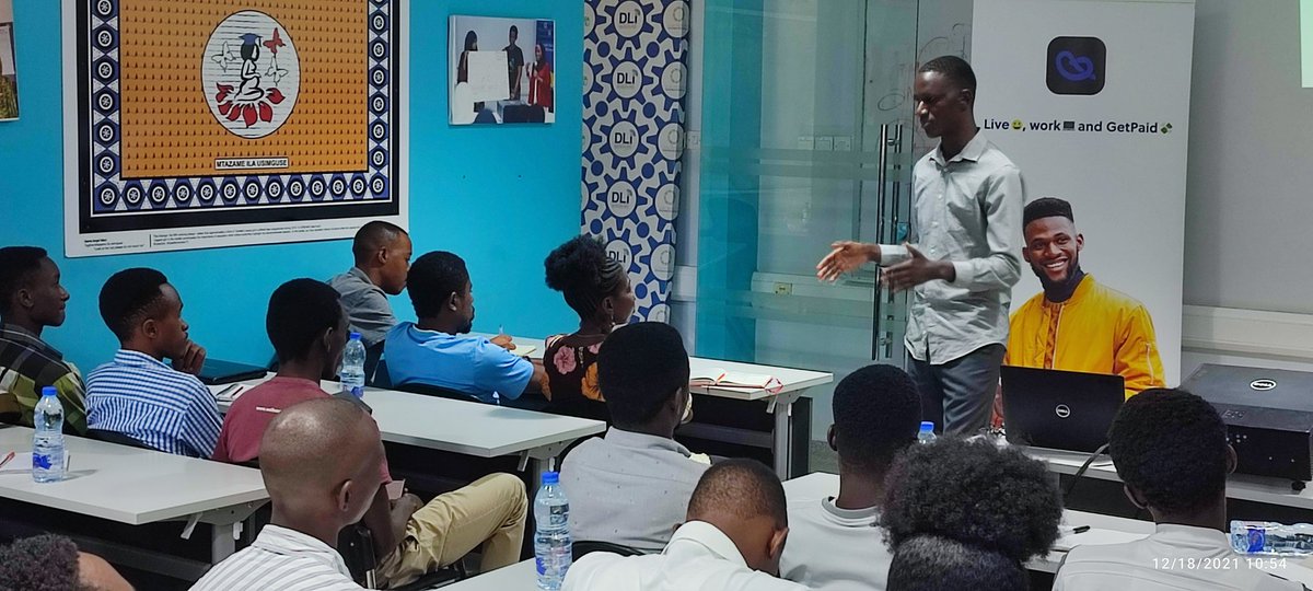 moz_ismail's tweet photo. .@mafolebaraka akaulizwa swali : 'Nafanyeje niweze kupata mtejq kama sijawahi kufajya kazi huko nyuma?' https://t.co/8kHvrR77lM