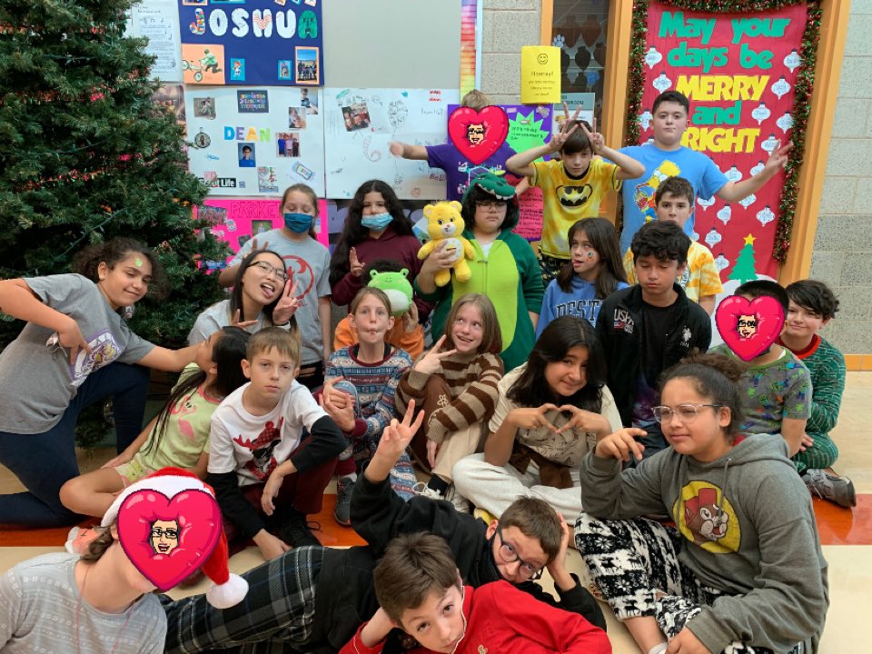 MissMoey's tweet photo. I made it halfway through my first year of teaching!! I love my chickens💓 https://t.co/8fdgTjZqxu