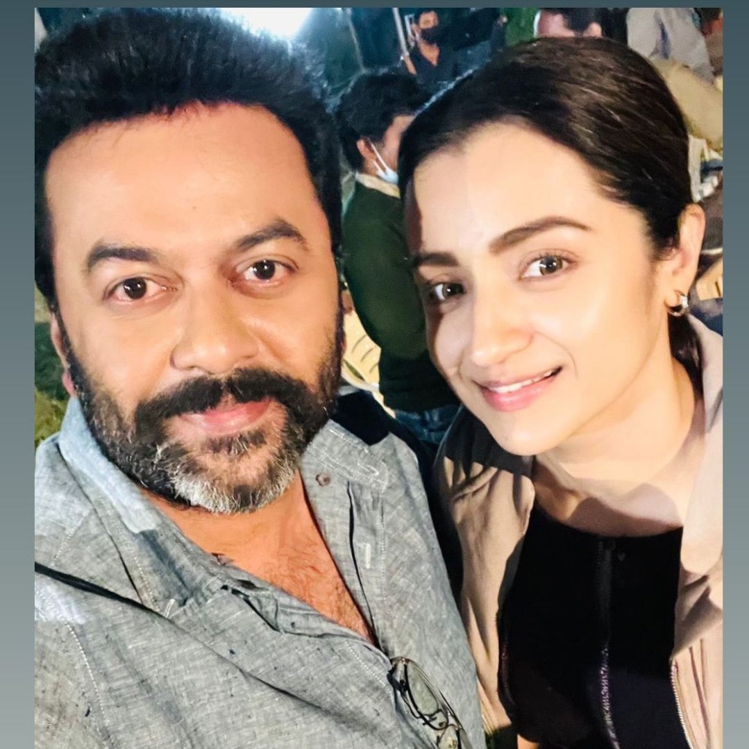 FG3bh0gXIAQfWFk?format=jpg&name=medium