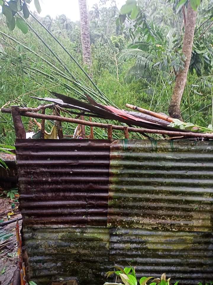 Eriya_0506's tweet photo. [NOT EXO RELATED ]

So guys our house was destroyed because of the typhoon odette 😭I humbly asking for donation , any amount is appreciated. Kakapalan ko na po mukha ko , wla din po kaming pera 😭paskong pasko tapos daming problema 😭😭

Gcash- 09979404299 Marcela Ucat https://t.co/YutgcKHejH