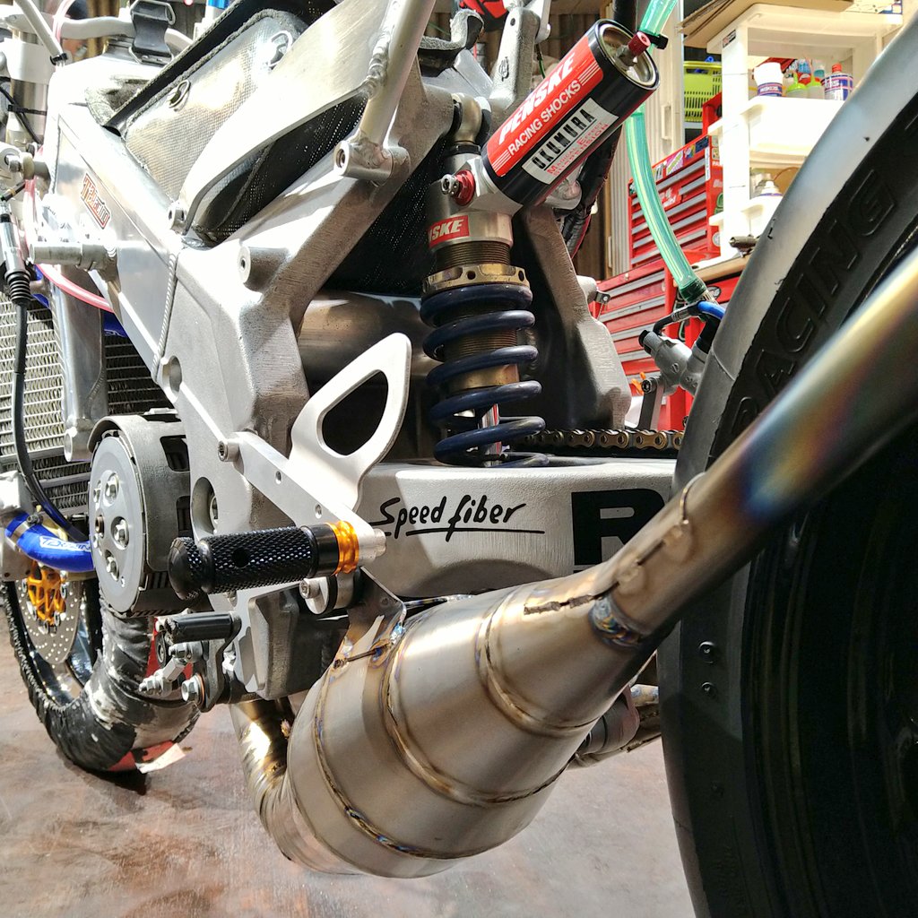 StmStyle8's tweet photo. ほい。
#T2Racing #NSR250R #MC16 #MC18 #MC21 #MC28 #RS250 #NX4 #NX5 #STM #STM認定店 https://t.co/M92CHOku9H