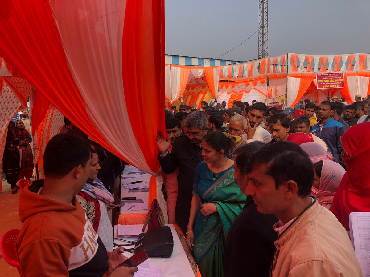 BabitaPhogat's tweet photo. जिला चरखी दादरी के बाढड़ा ब्लॉक में मुख्यमंत्री अंत्योदय परिवार उत्थान मेले का आयोजन हुआ। मुझे मुख्य अतिथि के रूप में जाने का मौका मिला। हरियाणा के अंतिम व्यक्ति तक रोजगार के अवसर उपलब्ध करवाने के लिए सरकार ने बहुत ही सराहनीय पहल शुरू की है। https://t.co/G6WUx2eymI