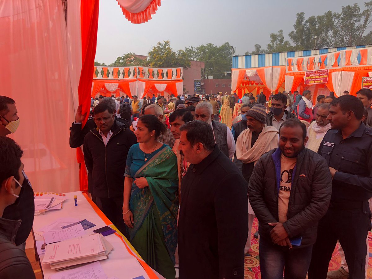 जिला चरखी दादरी के बाढड़ा ब्लॉक में मुख्यमंत्री अंत्योदय परिवार उत्थान मेले का आयोजन हुआ। मुझे मुख्य अतिथि के रूप में जाने का मौका मिला। हरियाणा के अंतिम व्यक्ति तक रोजगार के अवसर उपलब्ध करवाने के लिए सरकार ने बहुत ही सराहनीय पहल शुरू की है।