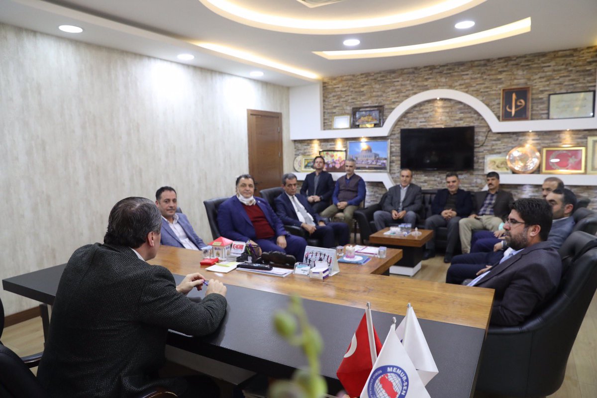 Eğitim-Bir-Sen Şanlıurfa İşyeri Temsilciler Buluşması vesilesiyle teşkilatımızla buluşmamızdaki emekleri için Şube Başkanımızın şahsında teşkilatımızı,yoğun katılım dolayısıyla işyeri temsilcilerimizi ayrı ayrı tebrik ediyorum.

Şanlıurfa teşkilatımızla buluştuk,gündemi konuştuk.