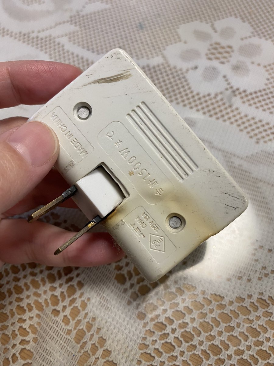断続的に聞こえる小さい音の原因を探っていたらリビングで恐ろしい物を発見 アウトなやつやん Togetter