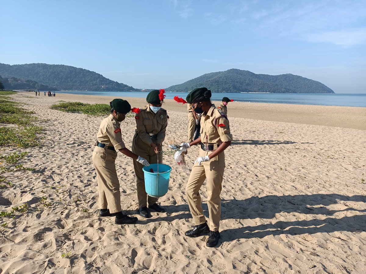 Dte_kargo's tweet photo. Cdts of 29 Kar Bn, Belgaum gp cleaning up Tagore beach, Karwar as part of  #PuneetSagar abhiyan. They collected 30 kgs of non degradable garbage.  NCC youth ambassadors spreading the message and soliciting participation by all. @HQ_DG_NCC @SpokespersonMoD @adgpi @drajaykumar_ias https://t.co/U81uvROiMy