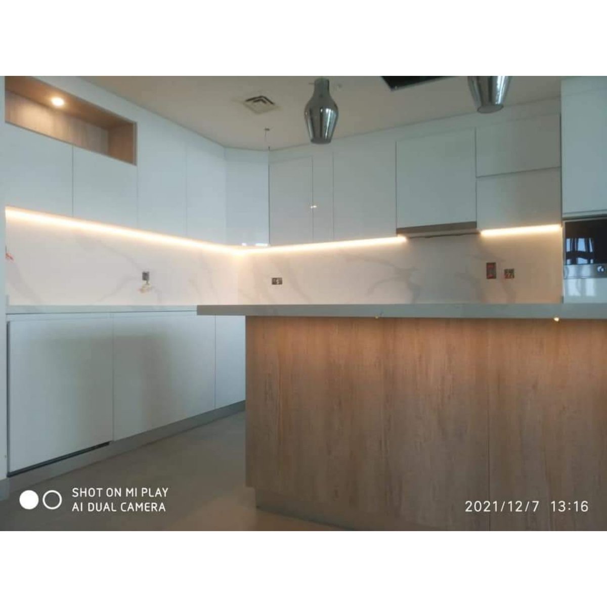 KITCHEN (Finished Project) We create kitchen that moves you. Works for you and express your individuality. Aesthetics and exquisite efficiency is in our core. #ShaficDagher #Kitchen #KitchenCabinet #Kitchethatlast #kitcheninnovation #Kitchendesign #Kitchensolution #kitchen #UAE