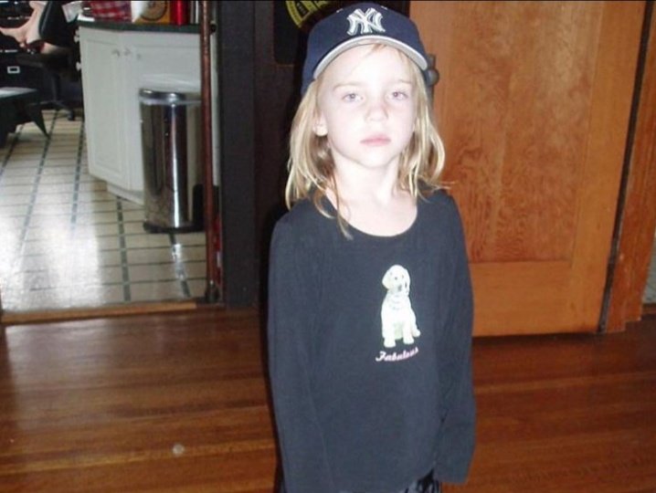 blohsh_05's tweet photo. HAPPY BIRTHDAY TO THE GIRL WHO DESERVES THE WHOLE WORLD I CAN'T EXPLAIN HOW MUCH I LOVE YOU AND ALL I WISH IS UR HAPPINESS THANK YOU FOR EVERYTHING I'M REALLY THANKFUL FOR YOU I WILL LOVE YOU ALWAYS AGAIN HAPPY BIRTHDAY BILLIE I LOVE YOU SO MUCH !!! https://t.co/DjPvVvfUIH