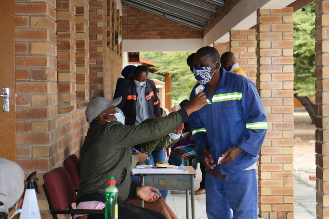 BWGovernment's tweet photo. BOTETI EAST BY-ELECTIONS UPDATE
Polling stations opened on time at Khwee Polling District and voting is going smoothly.
Despite the rain Batswana are coming in numbers to cast their vote.
#Byelections2021
#Khwee
#MakeThatMark
#BotswanaDecideโ๏ธ
#StaySafe ๐ณ๐ง๐ผ๐ง https://t.co/Sfo09ng54j