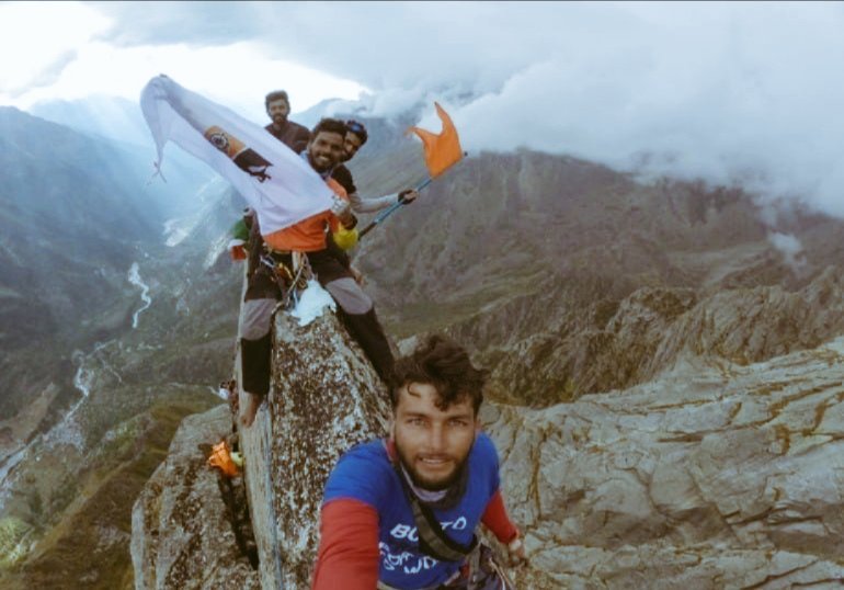 SLonavla's tweet photo. Great achievement of the Indian team to successfully complete  and record the expedition of Soshala, Himachal Pradesh summit the very first time.
Dis: Kinnaur, Raksham
Baspa Vally,
Shivdurga Mitra Lonavala
Height of peak: 750m, 4700 m 
Sunil Gaikwad  
9822500884
@PMOIndia https://t.co/joK3xKU2sB