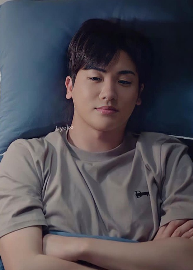 Hello_426_Kitty's tweet photo. Weekend without Happiness be like😭
I miss you Hyun😭
#ParkHyungSik https://t.co/A8kTcaEVC5