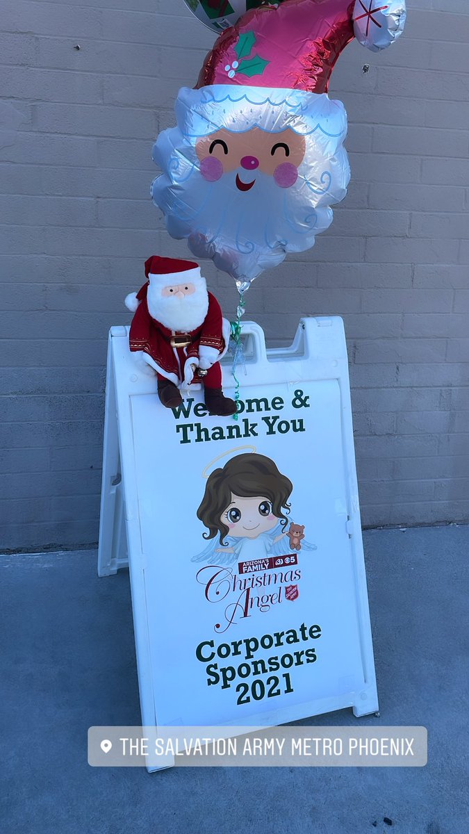 Every Year we #Donate Boys &amp; Girls Toys to The Less Fortunate For Christmas! This year they went to the <a href="/salvationarmy/">The Salvation Army</a> - Hoping to Make Some Smiles Bright this Holiday Season 🎄 Be Safe &amp; Be Kind 🙏 #GiveBack #SeasonOfGiving #Sponsor #Smile