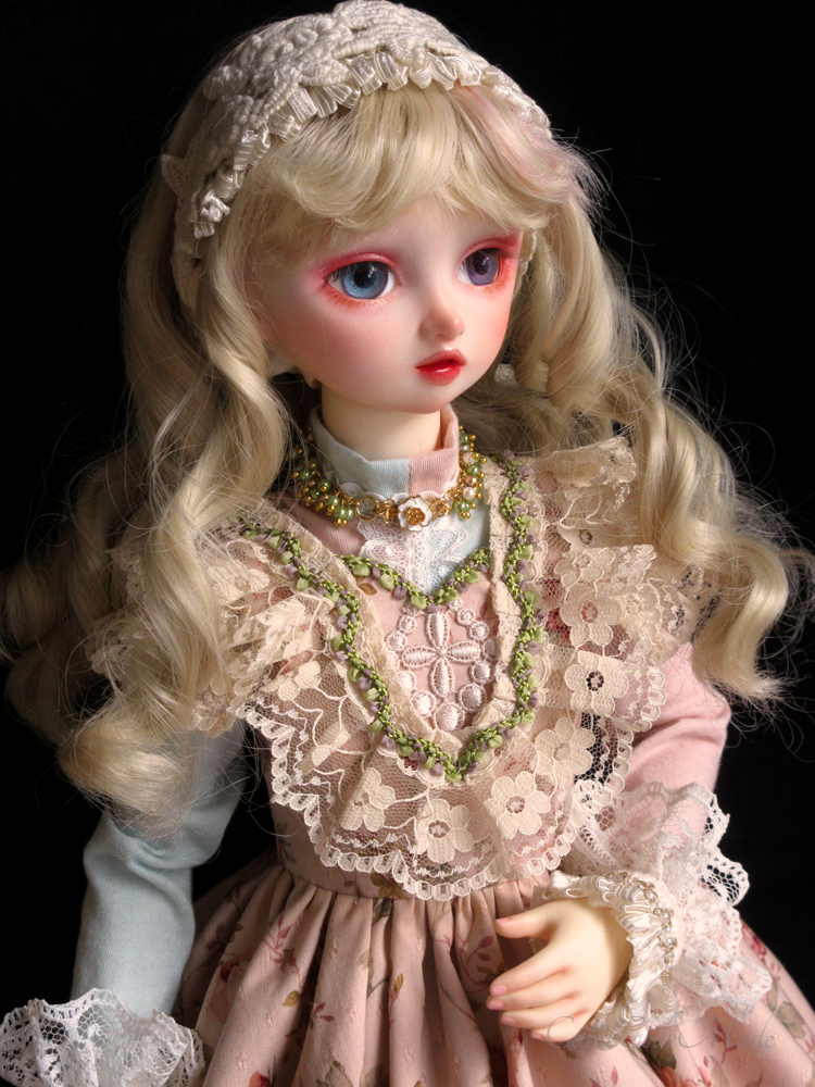 canacodemade's tweet photo. 新作のジャンパースカートをちらりとどうぞ◎このドレスにはいくつか秘密が隠れています。ひとつは胸あてが取り外せること、もうひとつは衿ぐりのレースが取り外せること。あともうひとつ、大きな秘密があります。さてそれは何でしょう？ヒントはブログにて。お楽しみに☺️
#CanaCodeMade #青ゐ鳥洋品店 https://t.co/je59WJDC1D