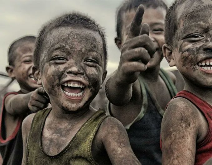 'İnsanların yüzüne iyi bakın, acısı çok olanın gülüşü çok güzel olur.' - Dostoyevski