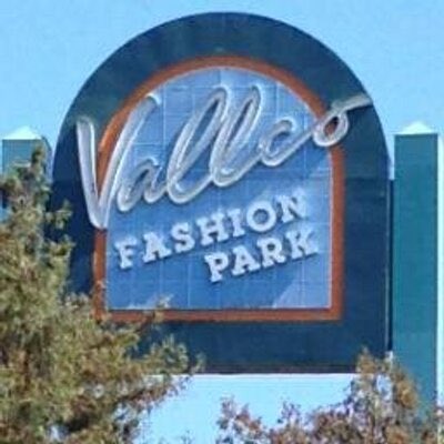 Did anyone else have a 🕹Tilt arcade👾 in their mall? Mine was @ Vallco mall in San Jose and I use to RUN THAT MF UP!! There was a wall of 📺TVs that would play music videos and my painfully shy ass would dance like no one was watching. *good ol days*