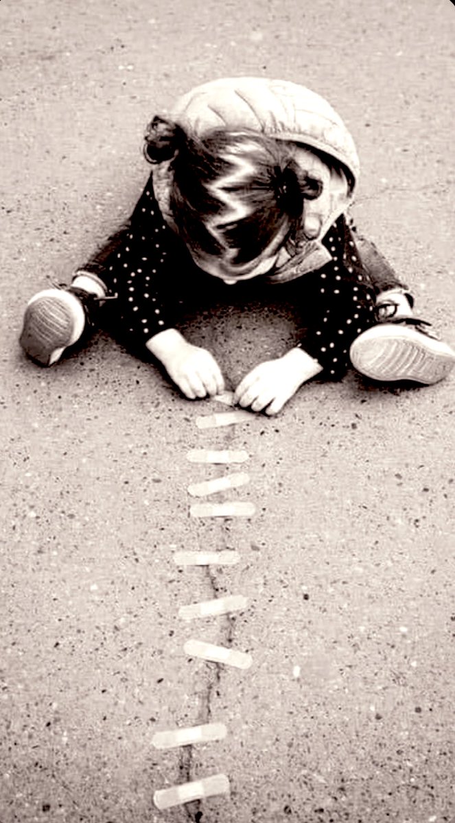 كُنْ أنتَ إعتذارَ الحياة لِـــ الأفئدة المتعَبة
 متنفّسها المُريح ، بلسمها الشّافي ، 
جبرَ انكسارها ، ضمادَ جراحاتها

كُنْ شتاءً لِـــ القلوبِ الملتهبِ صيفُها ..

فإنّ ما تزرعهُ اليوم تحصده غداً .. 
وكمَا تُدينُ تدانُ..