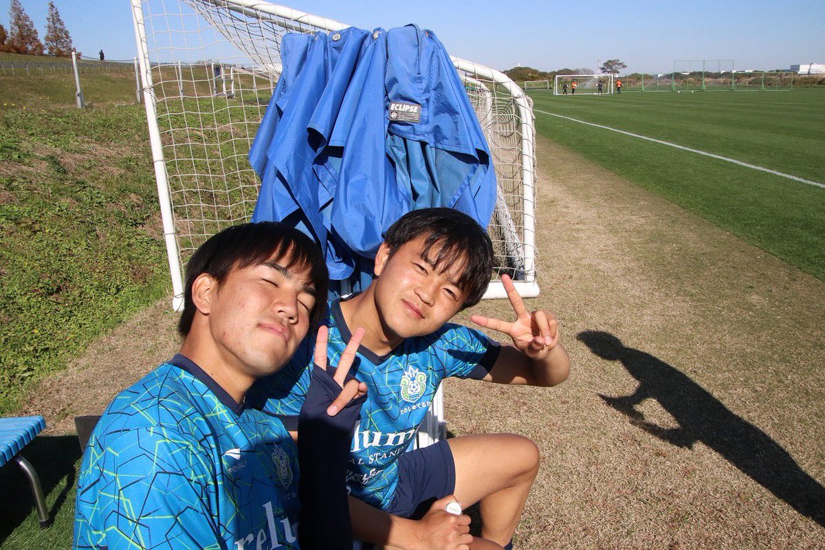 bellmare_staff's tweet photo. カメラの中身を整理していたら…
選手同士で勝手に撮っていた写真、出てきました😂
こうみると普通のかわいい19歳🤣
#bellmare #���ルマーレ #勝手に撮ってたシリーズ #田中聡 #平岡大陽 https://t.co/8JYA21uqcU