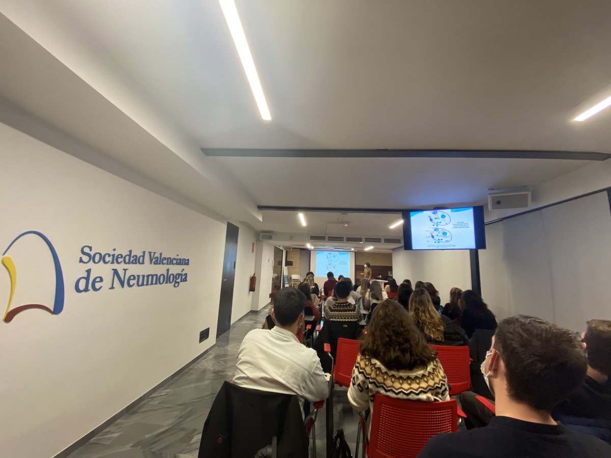VioletaER's tweet photo. Intensa y productiva tarde ayer en la sede de @svneumologia en el curso de bronquiectasias, más allá de la fibrosis quística. Hoy toca concurso de casos clínicos de residentes, mucha suerte a todos!! 😉 #valencia #18Dic #18dicembre https://t.co/FUEHcSfWjv