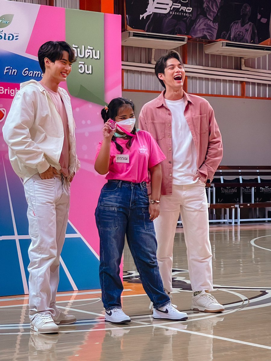 KannixBW's tweet photo. เป็นงานที่ไม่ต้องแต่งหน้าสวยไม่ต้องหาชุดสวยใส่ สบายๆชิวๆ กีฬาสีรร.อนุบาลแหละ ภูมิใจในเหรียญมากกๆ วินๆนะจ๊ะบอกเลย ไม่รู้เหมือนกันว่าเอาความมั่นใจจากไหนถึงทำท่านี้ น้องวินก็คงงงๆแหละ พอทำท่าโพสก็ได้ยินเสียงหัวเราะดังมาจากข้างหลัง😂😂

#LaurierxBrightWin
#ไบร์ทวิน https://t.co/qZ7CYKFs8u