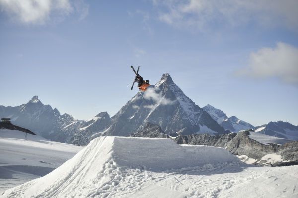 ChaletAltesse's tweet photo. Are you a pro or a rookie freestyler? Either way you HAVE to try the Snowpark in Zermatt! It gets better every year!  https://t.co/6RI3tFIJFx by Schweiz Tourismus https://t.co/olBbaVV5Gk