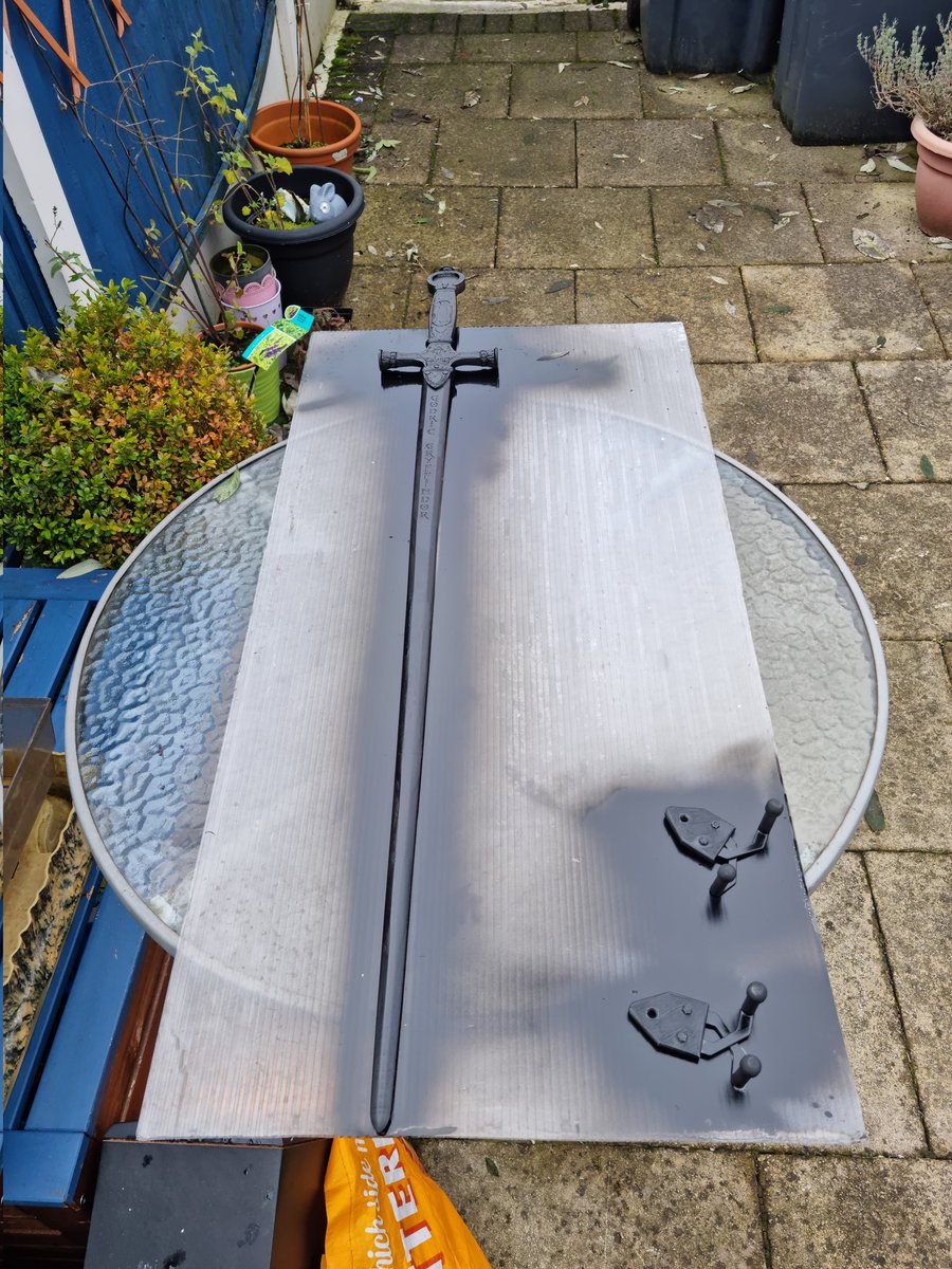 Major_Chunk's tweet photo. It AMAZES me what a little paint can do 
It's coming along now 
#gryffindor #godricgryffindor #godricgryffindorsword #swordbuild #sword #3d #3dprint #3dprinting #3dprinted #crealityender5plus #creality #ender5plus #harrypotter #crafting #paint #spraypaint @lc3d_prints https://t.co/ZCAHNwZjSX