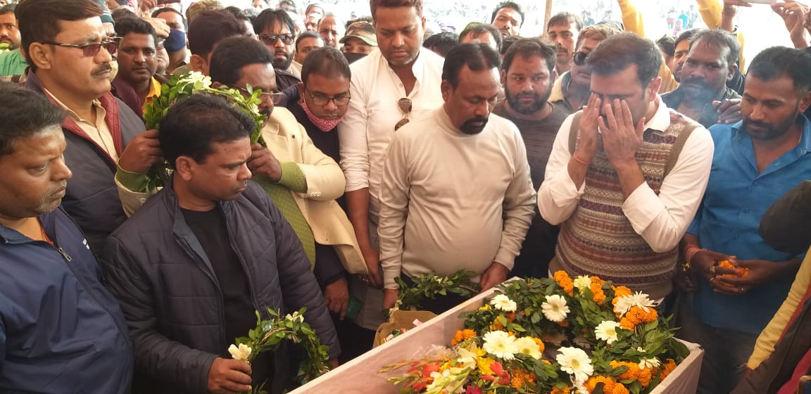 झारखंड : राजकीय सम्मान के साथ हुआ कमल किशोर भगत का अंतिम संस्कार, देखें Photo