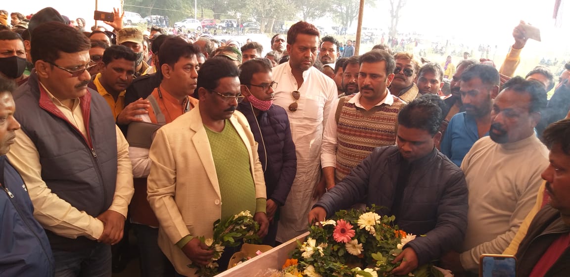 झारखंड : राजकीय सम्मान के साथ हुआ कमल किशोर भगत का अंतिम संस्कार, देखें Photo