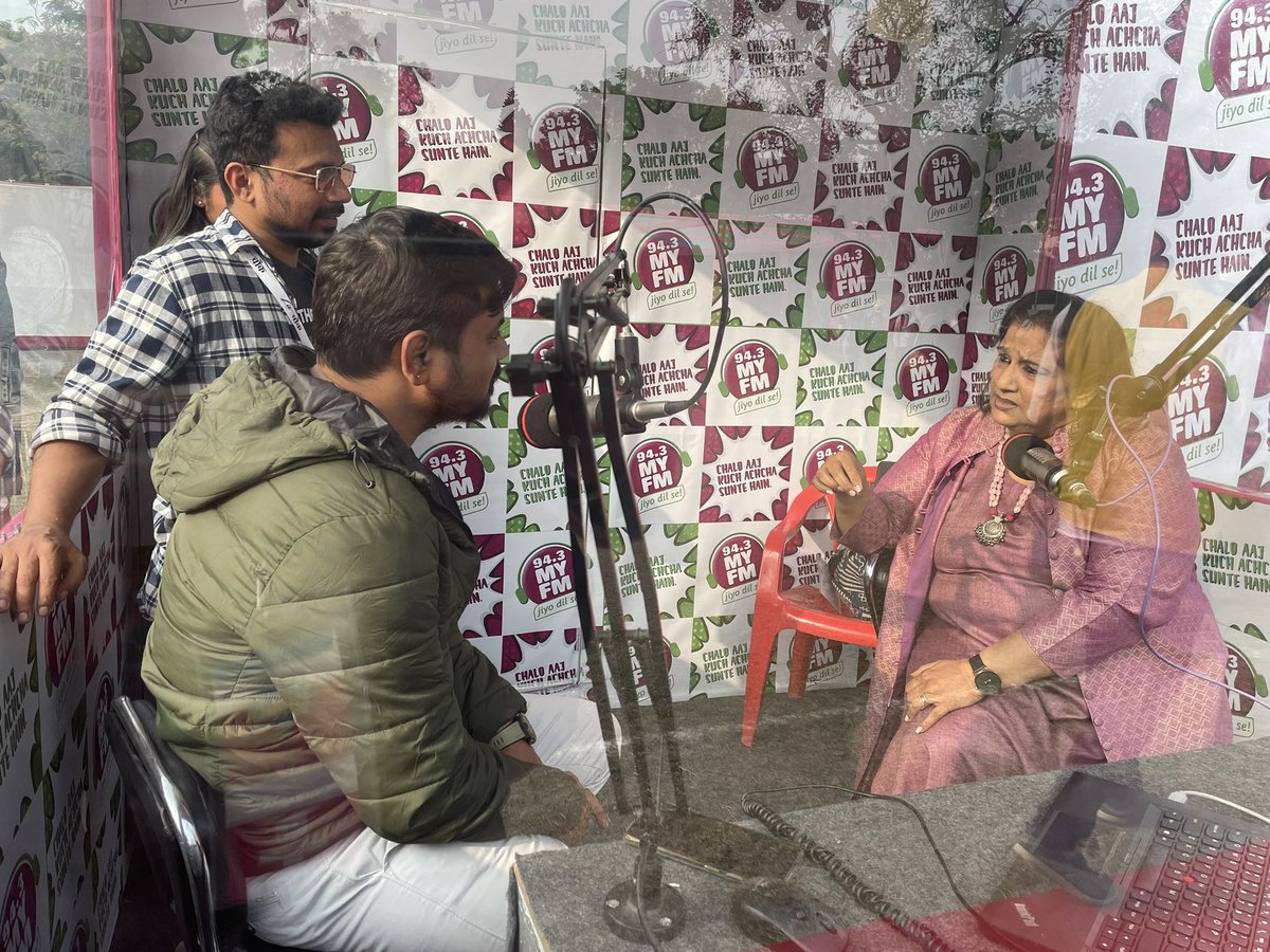 जनाब <a href="/vikramparihar01/">सत्यवचन</a> कभी कभी माइक्रफ़ोन के पीछे भी होते है। <a href="/litchowk/">Lit Chowk</a>