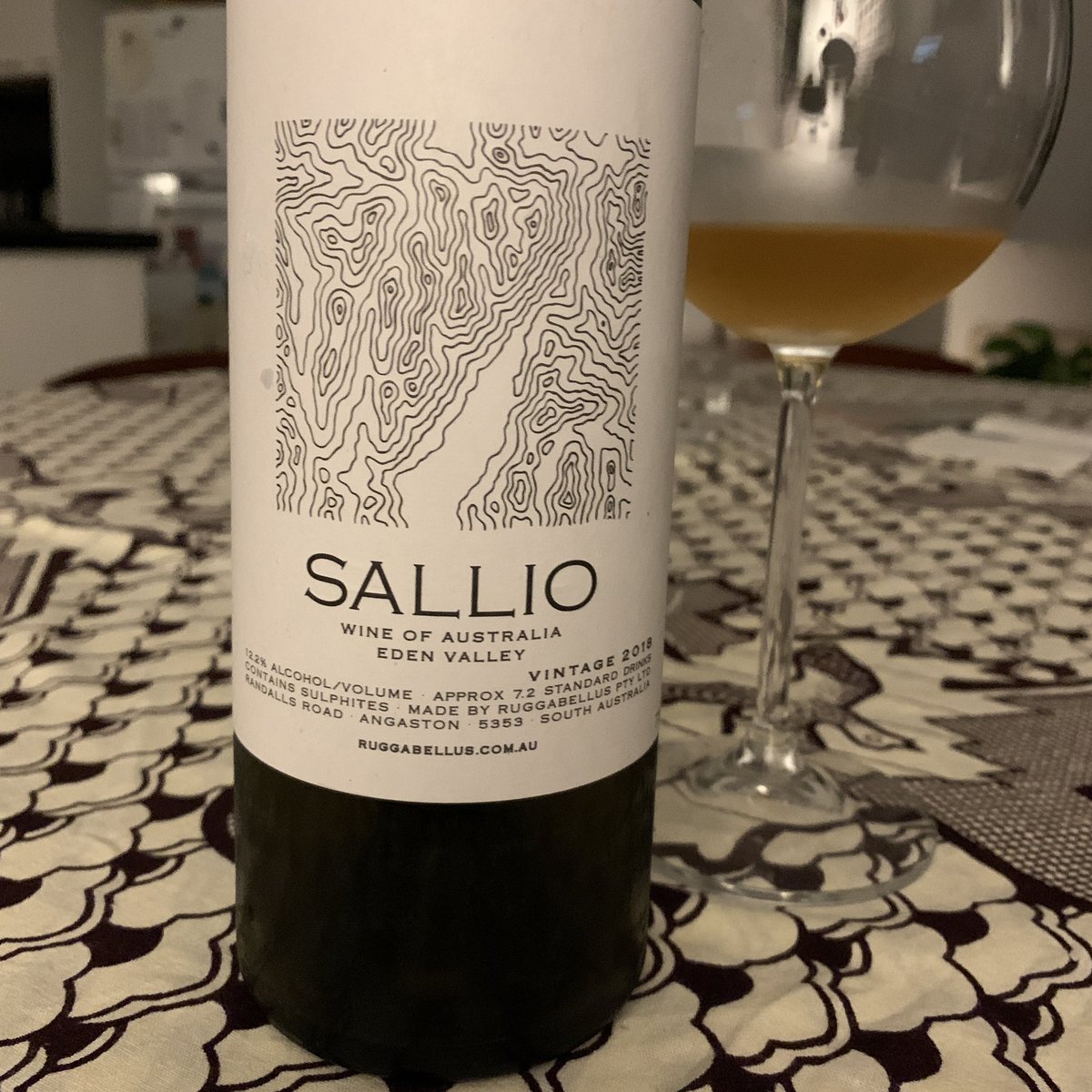 Can’t get enough of <a href="/Ruggabellus/">abel</a> delicious Sallio. An orange wine with tonnes of vibrancy and drinkability. Doesn’t hurt that it’s so honestly priced either.

#sallio #ruggedbeauty #edenvalley #naturalwine #yum