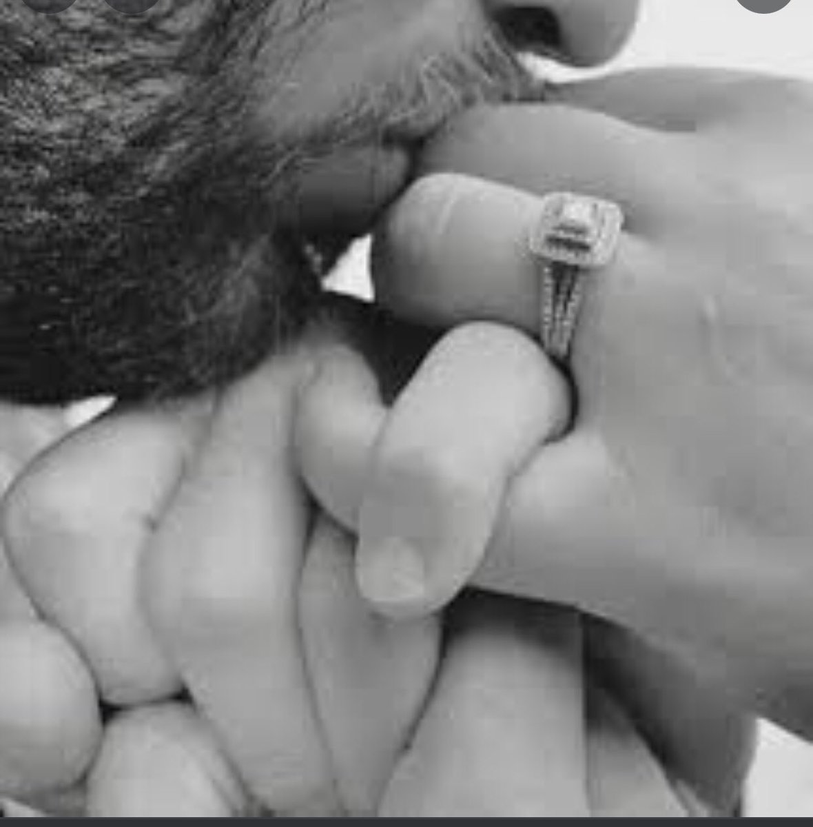 Perfume_abeer's tweet photo. لازلت اراك ولست ارى ..فبماذا سبدأ ياترى  

هل سبق وأن هام احدهم بحبيب 

ياروح ماهكذا كنتي تشتاق لاورقه البيت 

هل سبق وان شاق احدهم لملاك……(A_..)

 #اليوم_العالمي_للغه_العربيه https://t.co/sYoUCO6iyU