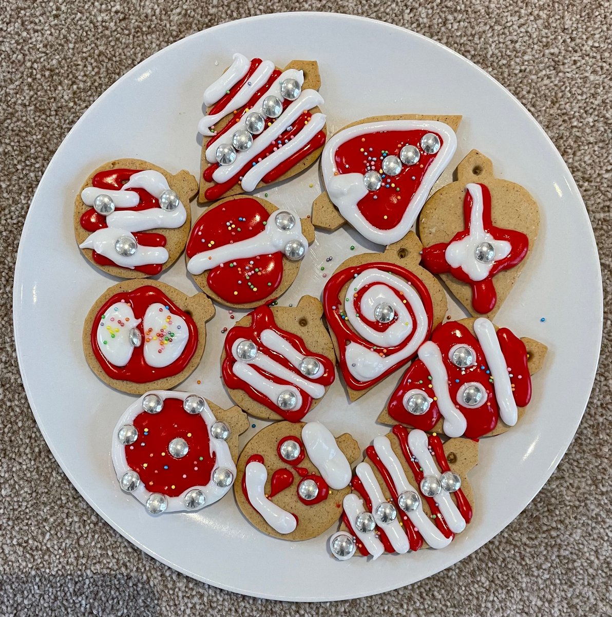 Fun afternoon decorating these with the guys at <a href="/untied_io/">untied - the UK's personal tax app</a>.  Great <a href="/BiscuiteersLtd/">Biscuiteers</a> bauble biscuit kit.

#biscuiteersmagic #virtualchristmasparty