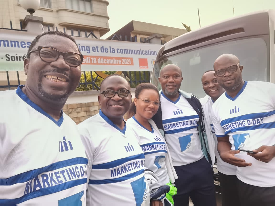 AFRIKINFORM's tweet photo. Cmr
Les professionnels du marketing s'expriment à travers des actions sportives]

L'association #ACPMC constituée de la crème des professionnels du Marketing a initié ce jour un concept qui permet de célébrer les femmes et hommes du marketing et de la communication au #Cameroun https://t.co/9kLapsV9z0