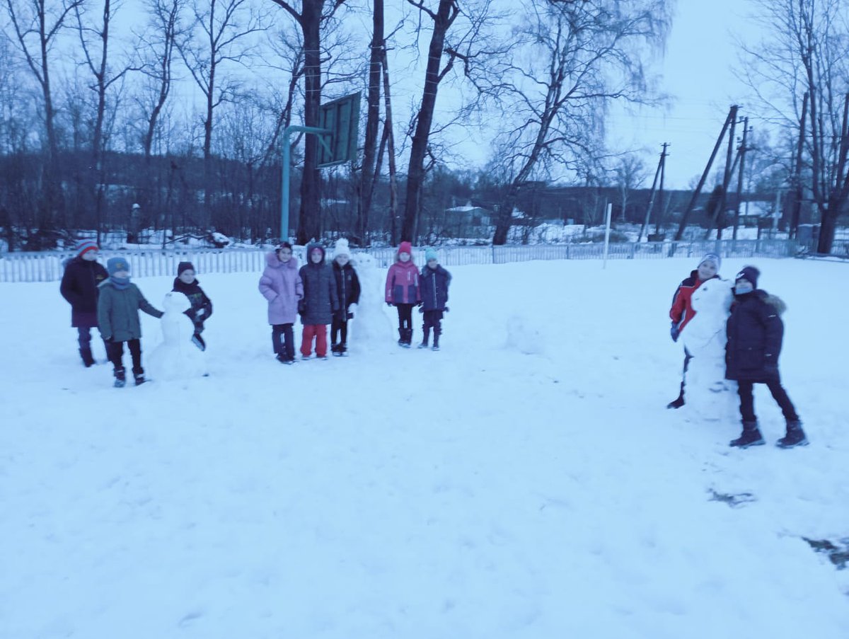 Боровковский СДК: В рамках соц. партнерства  дома культуры и школы  творческий батл "Сегодня новоселье справляет снеговик"