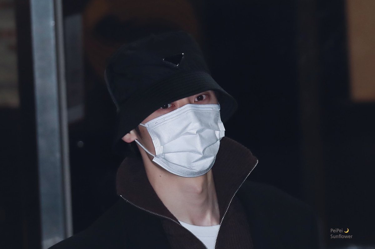 peisunflower's tweet photo. -
211217 KBS 가요대축제 퇴근

#황민현 #민현 #뉴이스트 https://t.co/WQ6BZKVKy5