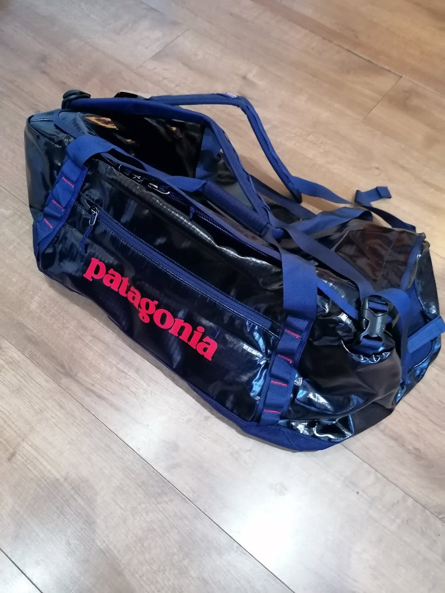 tokesurf76's tweet photo. Papas got a brand new bag! Many thanks to @uk_protect and @patagoniaeurope for my prize. Keep up the great work! #FightforthePlanet 💪🤙🌍🌎🌏 https://t.co/H2FPDFY3bx