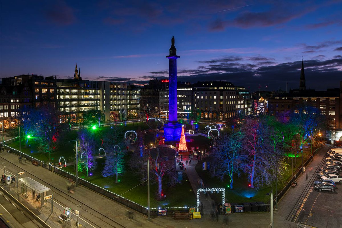 TomDuffinPhotos's tweet photo. The wonderful people at @SocialBite_ have a #TreeOfKindness in St Andrew's Square that you can deliver your gift to personally whilst checking out the Christmas Lights by @UniqueEventsltd
If you can't make it down you can do it online at @itisoncom
#FestivalOfKindness https://t.co/5H6txAP0ye