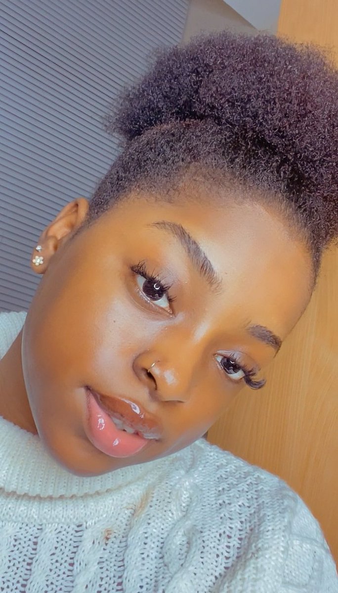 Andika hapo chini 👇 sifa moja nzuri sana ya wanawake wenye kipini puani 👃, ni zipi ?? 🔥😍