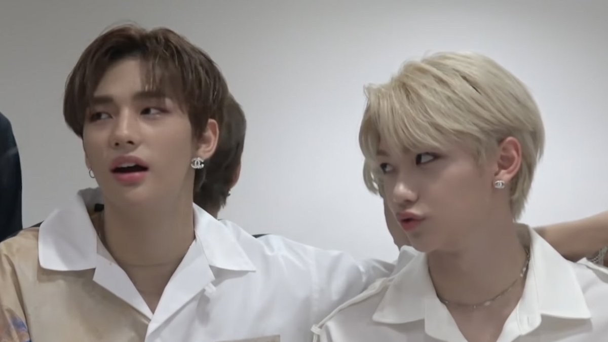 kmingluv's tweet photo. just hyunlix matching 🥰 https://t.co/ka0O5jSfQ9