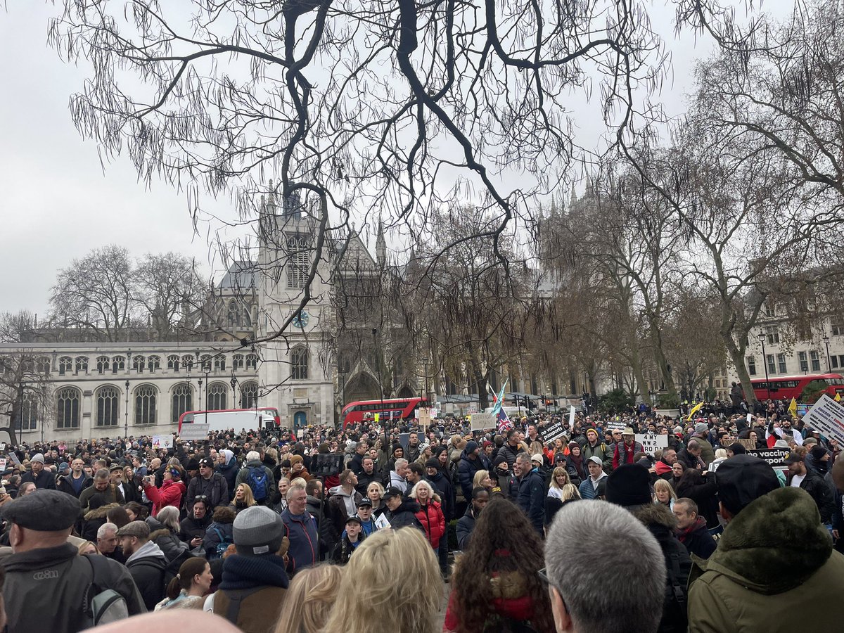 ontherightside0's tweet photo. Packed #parlimentsquare
#novaccinepassports https://t.co/mdDEhEoJWW